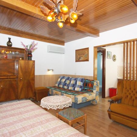 Apartments With A Parking Space Murter - 5103 Betina  Rom bilde